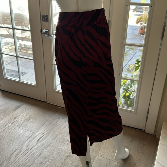 Zara Burgundy Satin Animal Print Midi Pencil Skirt Size Small - Picture 9 of 15